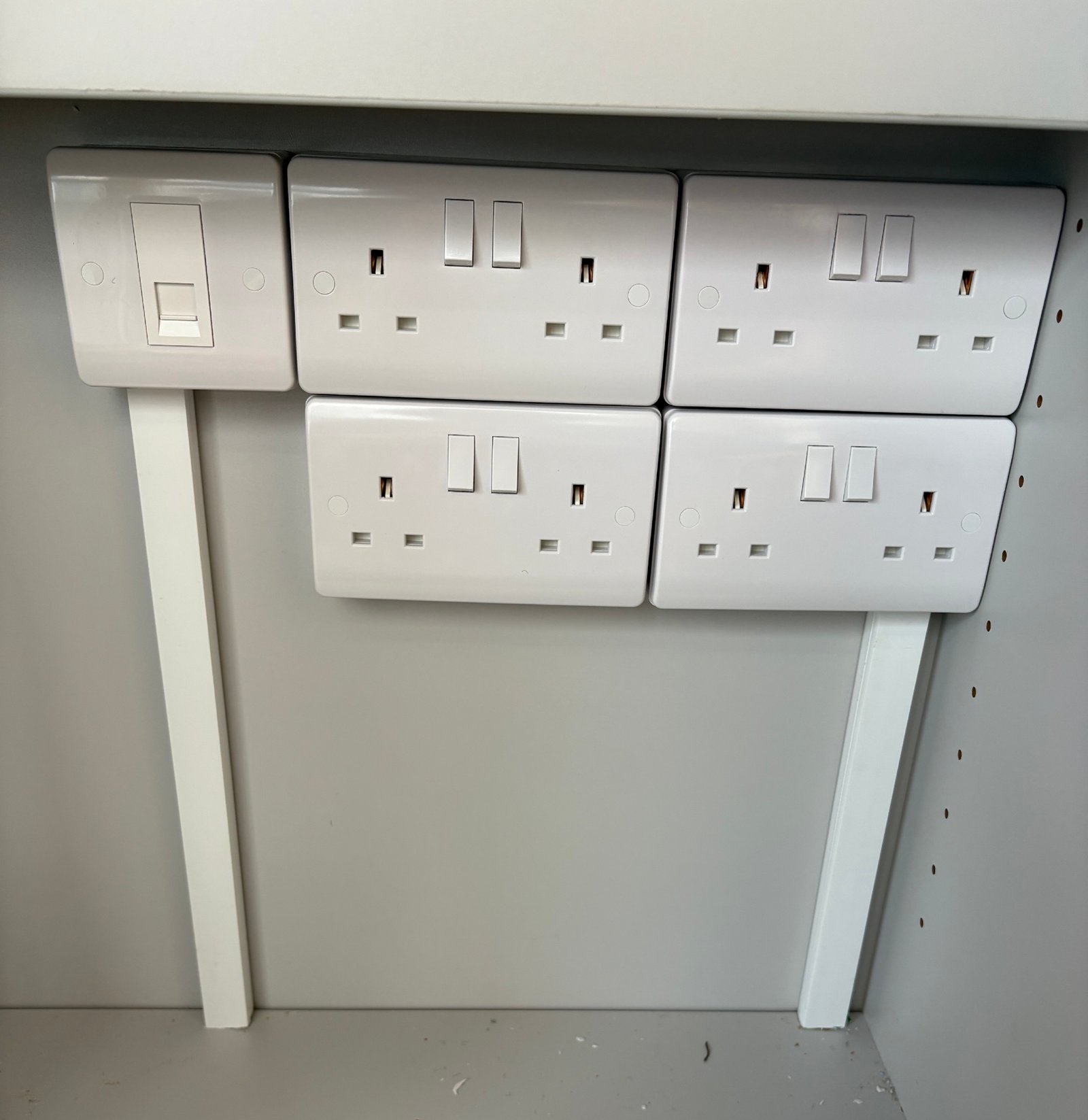 Counter socket install