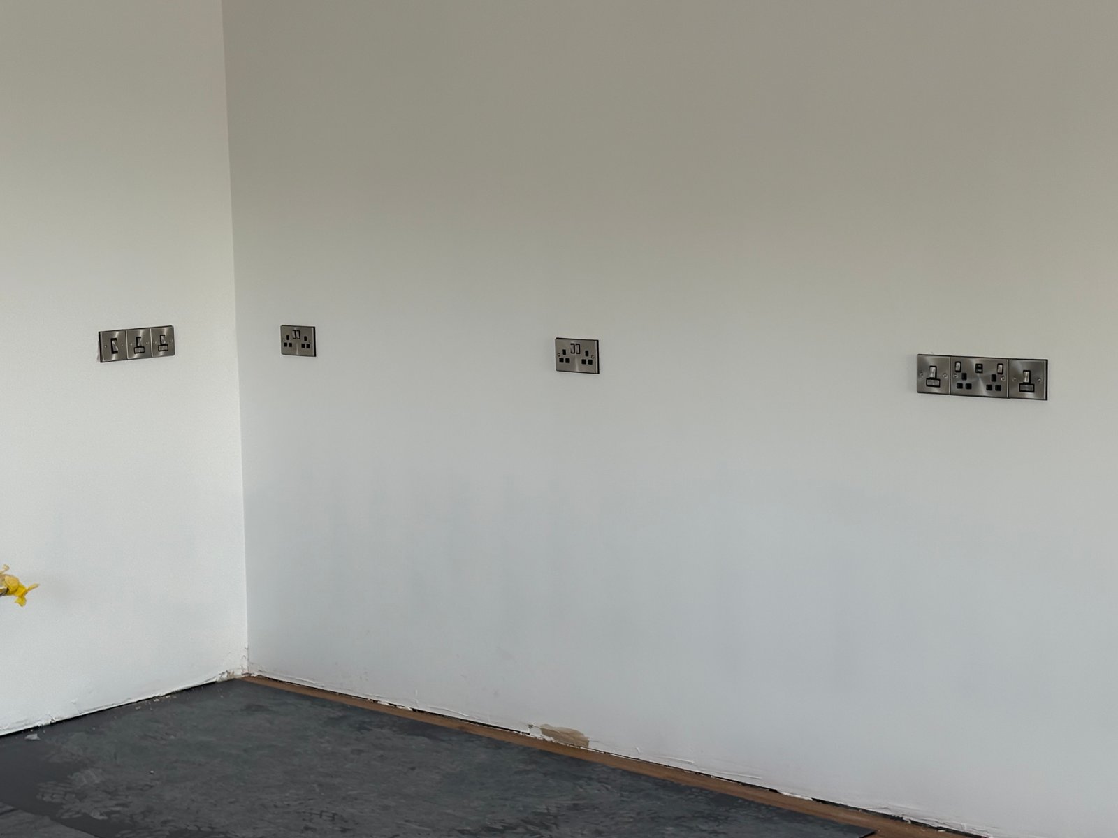 Kitchen sockets install